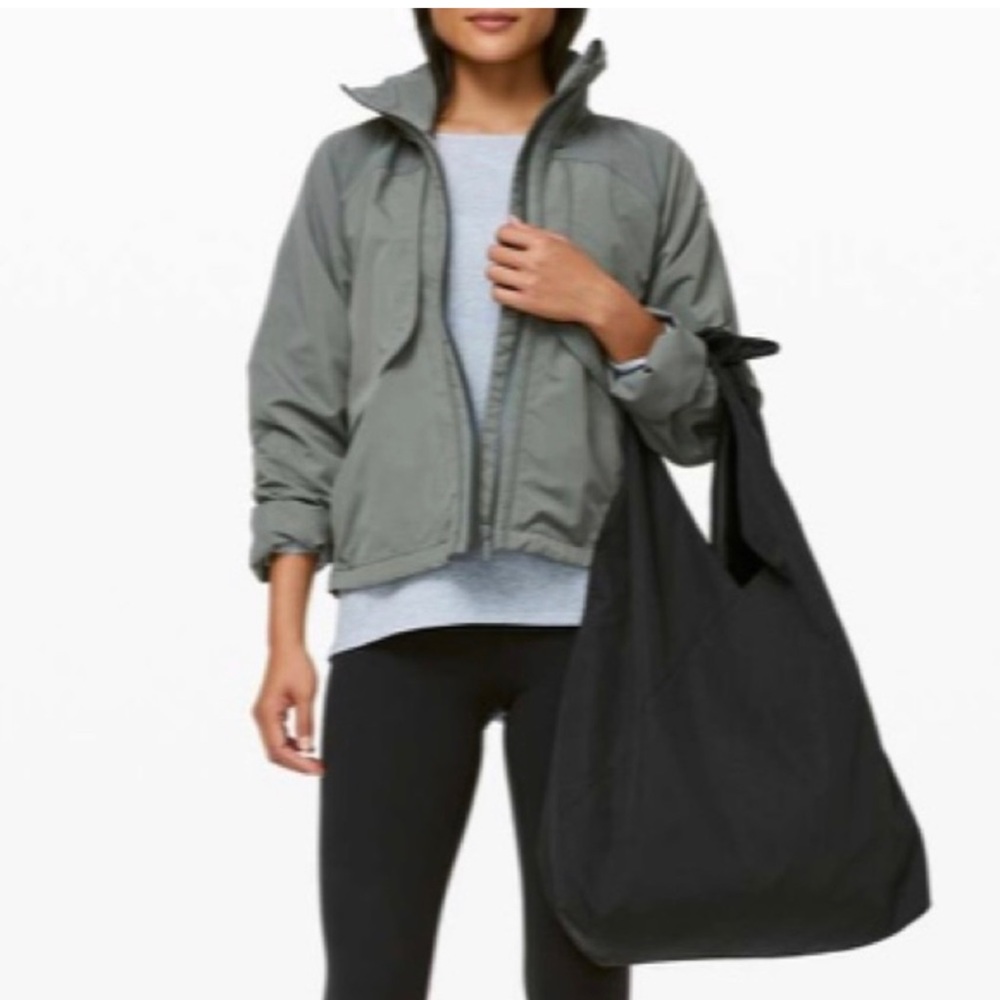 LULULEMON VERY RARE, HARD TO FIND BLACK “CROSS IT OFF” TOTE 20L GOOD AS NEW.